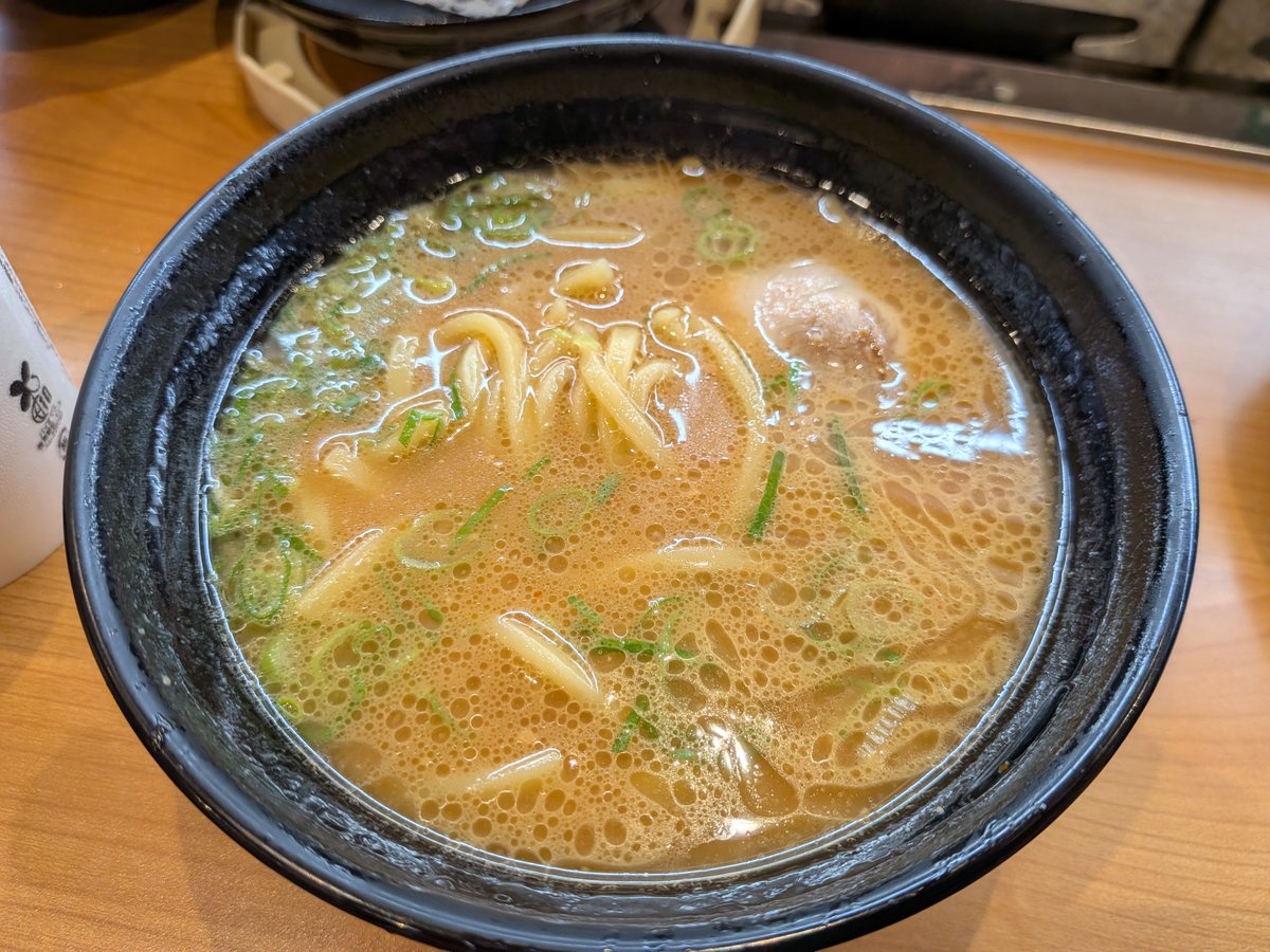 imustum1102's tweet photo. 久方ぶりのくら寿司

しゃりコーラが無くなってて驚き
レーンに寿司が流れててお得な物もあって良かった。ワサビが個別包装じゃないのが良かった。
シャリが微妙なのとネタが全体的に水っぽいのが良くなかった。麺が微妙なのが良くなかった。
納豆巻きの長さが超クール!!!だった。

ちいかわどこ？ https://t.co/iIo47FTGqo