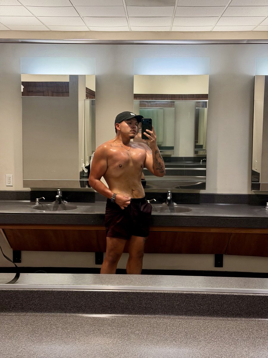 not_ebag7's tweet photo. Gym lately. 🏋️‍♂️ https://t.co/q1JHMsMWZ9