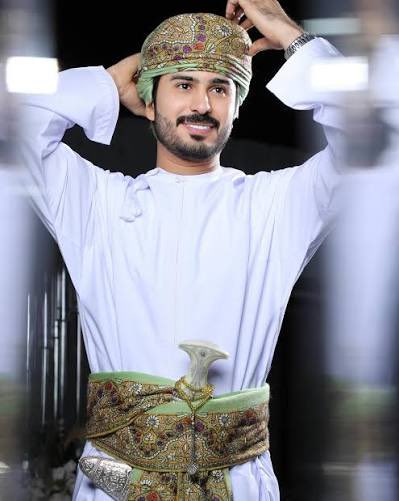 fans_pulse's tweet photo. @9zzzzo الزي العماني التقليدي https://t.co/ceEa3samx3