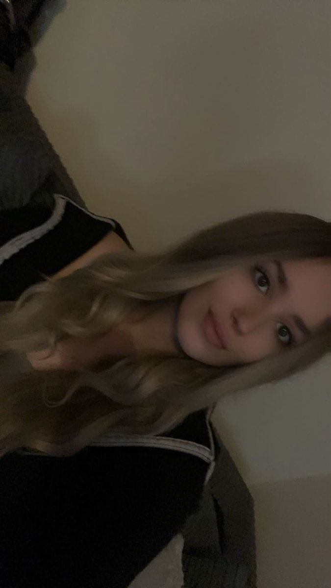 SpoilHan95's tweet photo. God i love simp money.. keep it going Losers 😆 https://t.co/eWsw191fMf