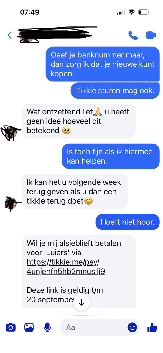 Stel_tm's tweet photo. Gisteren een oproep op FB. Jonge moeder was bij de bushalte pak luiers vergeten dat ze net had gekocht. Paniek, want geen geld voor nieuwe. 
En zo eindigde het. 
Allebei blij❤️

(En ik hoop dat de man die het volgens getuigen meenam ze alsnog terugbezorgt.) https://t.co/VJxjei3UtN