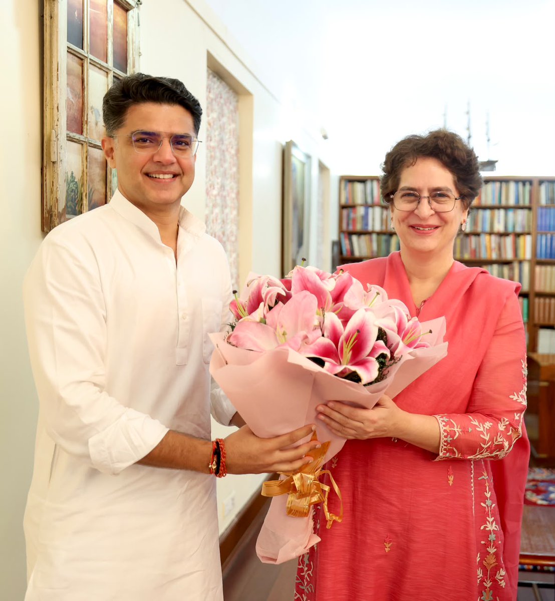 INCIndia's tweet photo. नेता विपक्ष श्री @RahulGandhi और कांग्रेस महासचिव एवं सांसद श्रीमती @priyankagandhi जी से कांग्रेस महासचिव व पंजाब के प्रभारी @SachinPilot जी ने मुलाकात की। 

📍 10 जनपथ, नई दिल्ली https://t.co/RCUQnNVaCa
