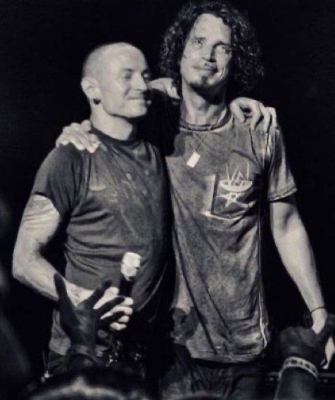 qrpress_'s tweet photo. Chris Cornell &amp; Chester Bennington… Linkin Park &amp; Soundgarden https://t.co/CxRXnw8ImT