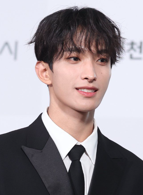 AboutMusicYT's tweet photo. DK of SEVENTEEN has officially begun his mandatory military service. https://t.co/8DNLK8gwC2