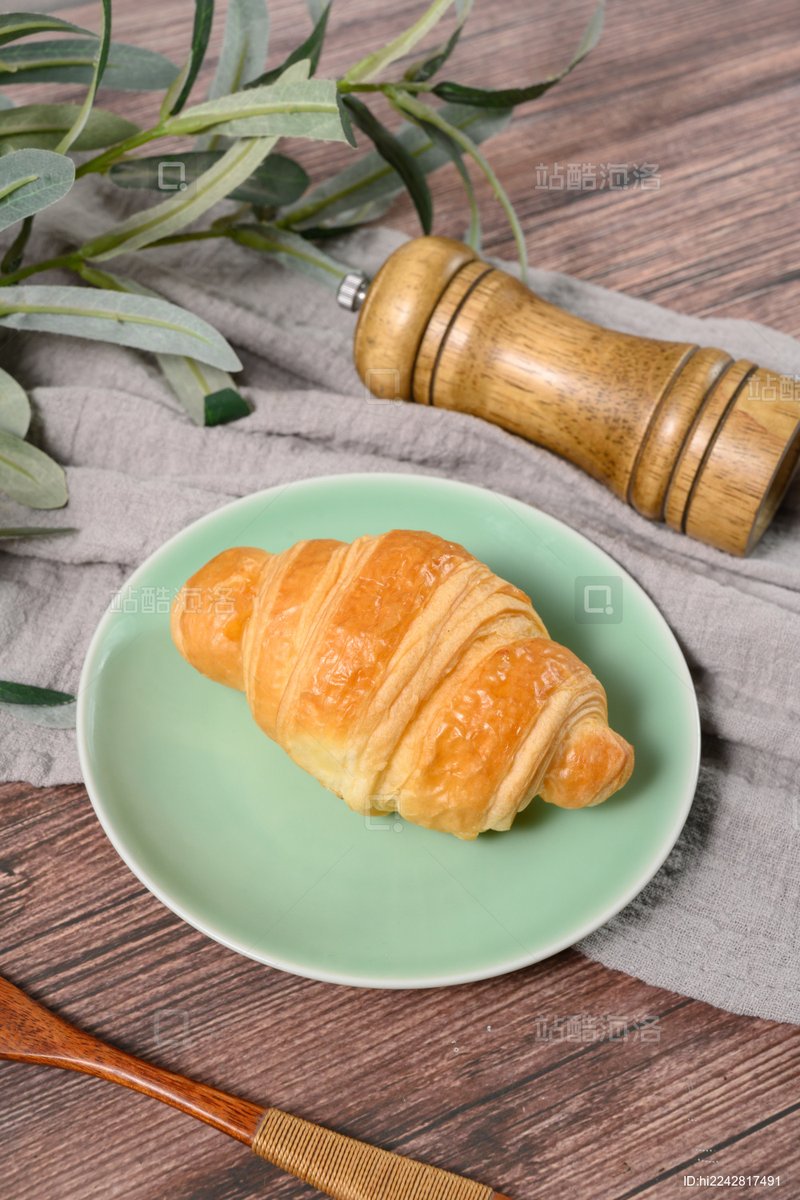 brhym429278's tweet photo. Just pulled these golden, flaky vanilla croissants out of the oven—warm, buttery, and filled with that perfect homemade comfort vibe  Baking sunday morning = best sunday routine ever!， https://t.co/7lTZwwY0fv