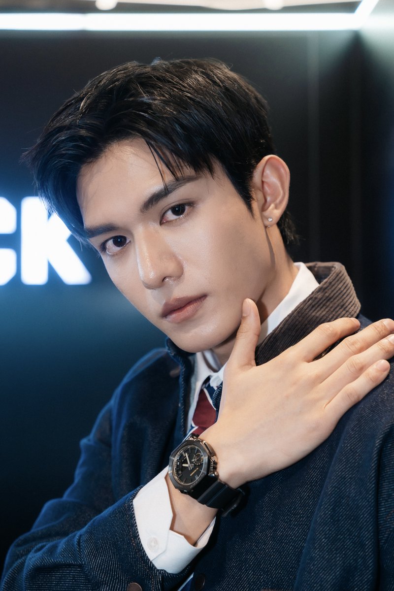 Entup2date's tweet photo. “เน็ต สิรภพ” ร่วมงานเปิดตัว G-SHOCK LUXE BLACK COLLECTION ถ่ายทอดสไตล์เรียบเท่ ผ่านดีไซน์เหนือกาลเวลา
📩 https://t.co/DBWJke8jby
#netsiraphop
#GSHOCKTH #CASIOCMG
#GSHOCK #LUXEBLACK https://t.co/akfpuxEOse