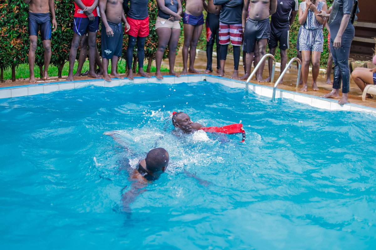 SwimSafeUganda's tweet photo. 3,000 Ugandans drown every year. Eight every day.
We already know what can prevent many of these deaths: survival swimming, trained community rescuers and real lifejackets.
But prevention needs all of us.
Drowning prevention. You have a role.
#3000Campaign #DrowningPrevention https://t.co/BxBe5Gz1ai