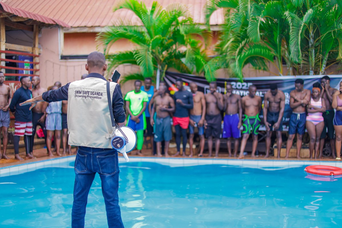 SwimSafeUganda's tweet photo. 3,000 Ugandans drown every year. Eight every day.
We already know what can prevent many of these deaths: survival swimming, trained community rescuers and real lifejackets.
But prevention needs all of us.
Drowning prevention. You have a role.
#3000Campaign #DrowningPrevention https://t.co/BxBe5Gz1ai