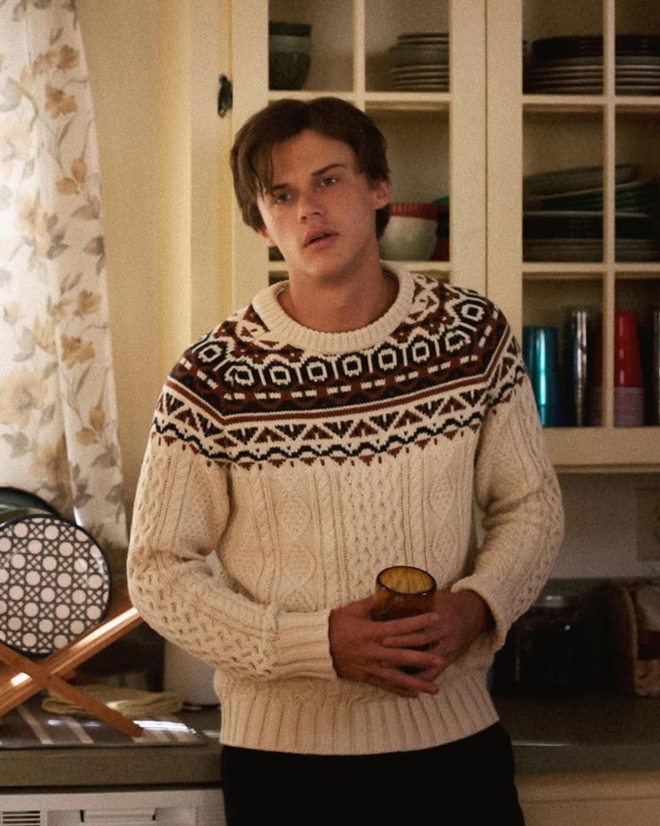 LuxoraWorld's tweet photo. Conrad Fisher looking very Confy in that sweater. https://t.co/PdOrrMfn5o