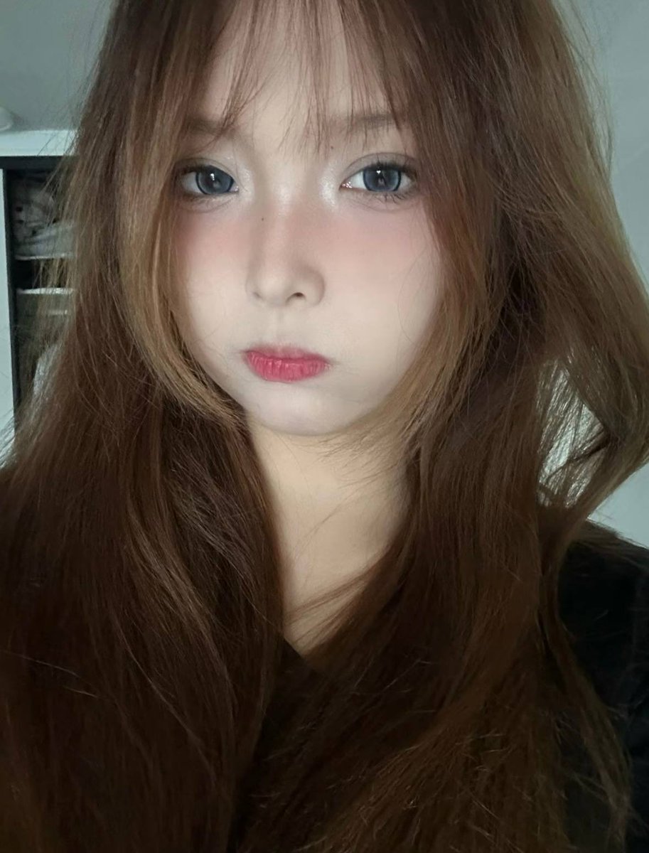 lzy_122's tweet photo. 我该怎么往下聊
全都怪我太胆小
只会看着你傻笑
怎么办才好 https://t.co/gOGVdIbqfu