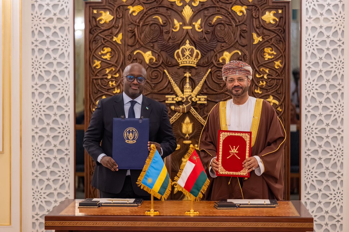 ONA_eng's tweet photo. The Sultanate of #Oman and #Rwanda sign two agreements and six memoranda of understanding at Al Hosn Palace in #Salalah. The agreements covered mutual visa exemption for holders of diplomatic, service and special passports, and the avoidance of double taxation. The memoranda of understanding encompassed cooperation in agriculture, logistics, land and dry port development, supply chain services, investment promotion, labour, strategic partnership and investment activation.