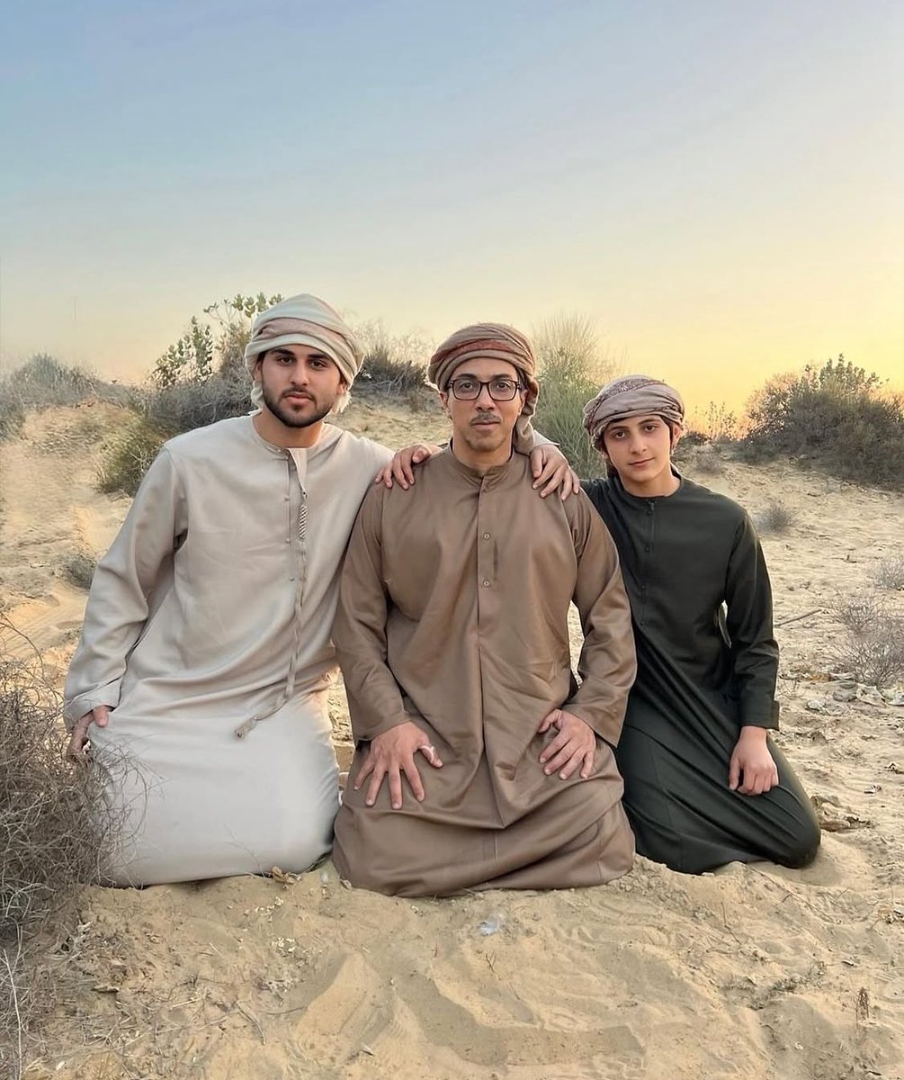 Royal_7amad's tweet photo. الشيخ منصور قبل لا يكون شيخ ولد شيخ
هو أب لأبناء وضلع لزوجة وعضيد لأخوة واسرة وشعب و وطن
دوره الأسري واضح و كبير ، وقلبه أكبر 
قاعد اقرا تفاصيل الخبر و مضمون القرار الصادر 
وأقول أي نعمة عظيمة هذي الي حبانا الله إياها
ميثاق بعد الفراق ؟ أي إهتمام هذا في أدق الأمور
والله قدوة 🤍 https://t.co/Poc2mGgnqx