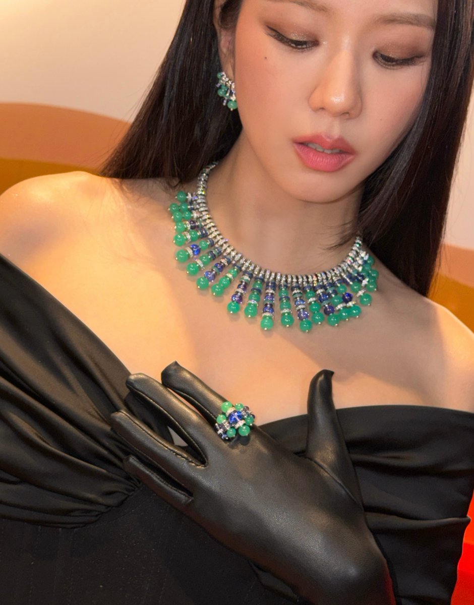 Jisoocravings's tweet photo. Gorgeous https://t.co/kGVsz2xiIN