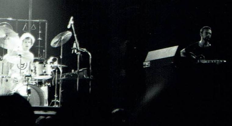 aoshi452's tweet photo. #KingCrimson1974
#キング・クリムゾン

シド・スミスにFelt Forum （74年）の写真はレアだと思うので、公式に寄付したい、とメールしたら
S「いくら欲しい？」
と返事が来て、
H「報酬はいらない、バンドの役にたてばうれしい」
S「何が欲しい？」
H「あ、いただけるのなら、これとこれとこれ！」

取り引きが成立しました。

ジョン・ウェットンが亡くなる直前くらいです。
10年前。