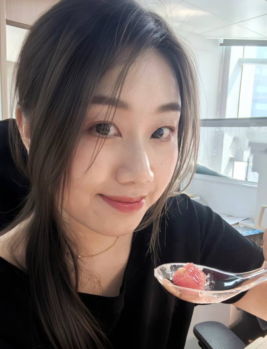 Pichu808's tweet photo. 操着卖B粉的心，赚着卖白菜的钱，你们财务的，现在是不是也在对账？举手让我看见，我不是一个人。 https://t.co/PbfTnhfydM