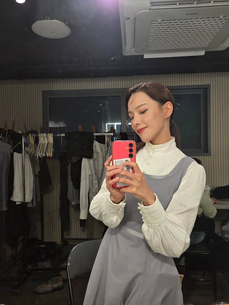leestarlight12's tweet photo. ⛧ 260908 #한별그램 

공연을 끝내고 다음날 아침 약간 쌀쌀하더라고요.
아주 기분 좋은 날씨였어요.
가족들을 보내주기에 아쉽지 않은 날씨.
잘 떠나보낼 수 있을 날씨여서 감사한 순간이었어요.
우리 식구들 언제나 자기 자리에서
뜨겁고 멋지게 살아갈 거라고 생각해요. https://t.co/LKlHSpK69U