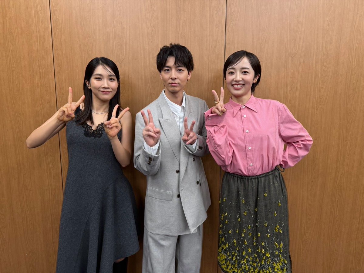 moritamisato's tweet photo. ほのちゃんとまひろっちと
#世界でいちばん長い写真
#初めてやった即席一番ポーズ https://t.co/IocCW7oTet