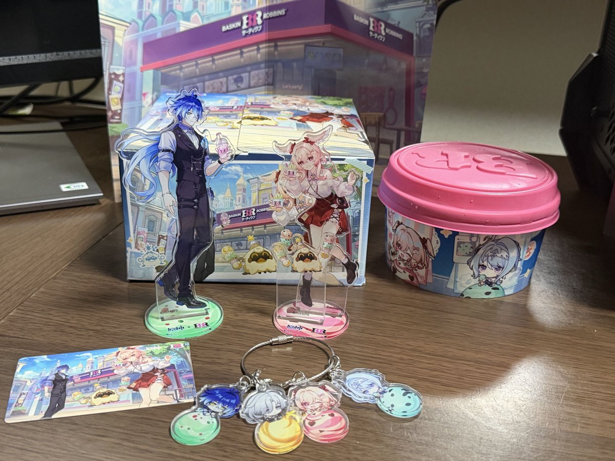genshin_YTch's tweet photo. サーティワンの原神コラボ商品受け取りましたー！🍨✨️

アクスタは実物の方が発色良くて、台座のロゴまで細かくて良き…！

箱やカップも可愛すぎて綺麗に保管決定です。
パッケージまで凝ってると嬉しくなる👌

#PR https://t.co/coTdk5kOf9