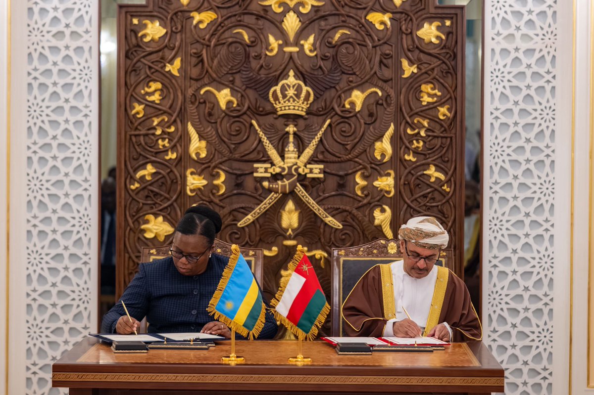 FelixMugenzi's tweet photo. The Sultanate of #Oman and #Rwanda sign two agreements and six memoranda of understanding.

The agreements covered mutual visa exemption for holders of diplomatic, service and special passports, and the avoidance of double taxation. 

The MoU encompassed cooperation in agriculture, 
logistics, land and dry port development, 
supply chain services, 
investment promotion, labour, strategic partnership and investment activation.