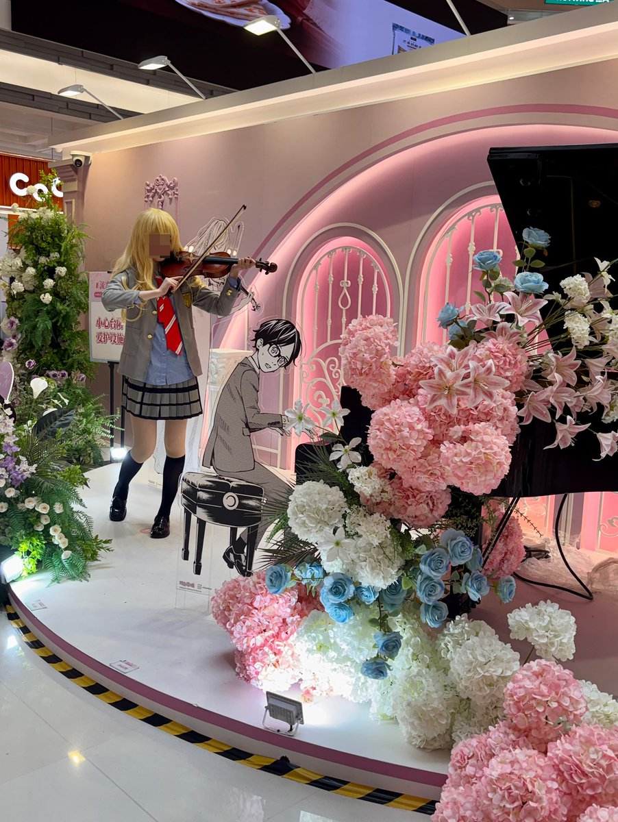 Eichan_GZ's tweet photo. グッズもそうだけど中国は売り場の作り込みが凄い。「作品の世界に浸らないとモノを買わない」オタクの習性を知り尽くしている感じがする https://t.co/A5VDCNQ3No