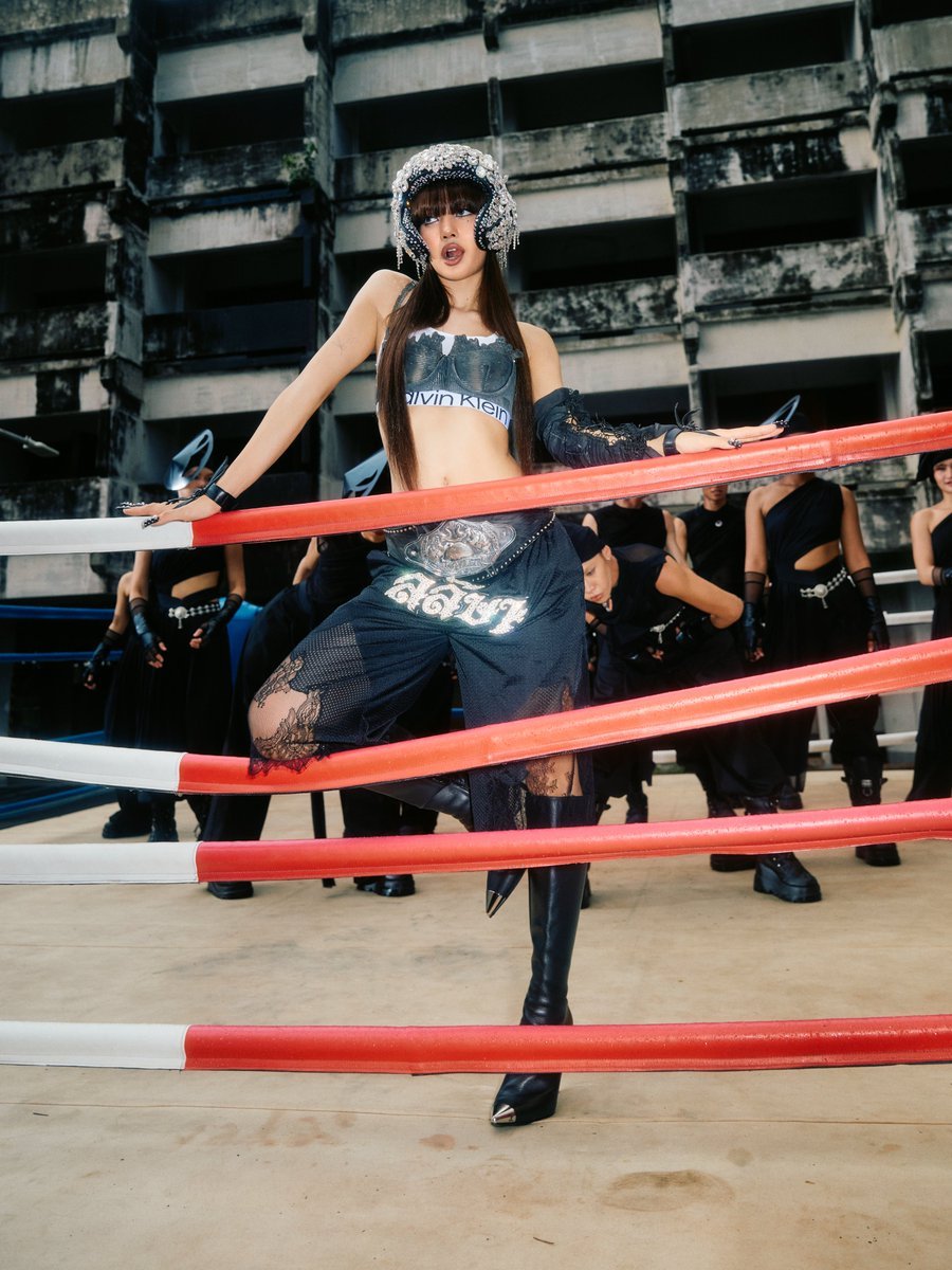 viraltakes's tweet photo. LISA looks stunning in recent pictures. https://t.co/DQZ3hVfX1E