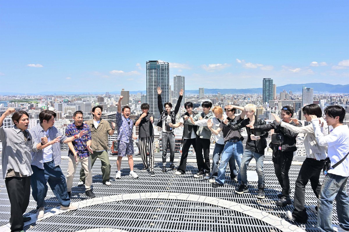 oricon's tweet photo. TREASURE、初の関西特番が放送❗️
📺️『関西トレジャーハンター』

日本のベテラン芸人たちと謎解きバトル
場所は堺＆尼崎、街の魅力を届ける✨️

笑いに貪欲なトレジャに注目💥
「どんだけ笑いのテクニックがあるねん」
https://t.co/iSjsTpRupj https://t.co/sfGneKmSxD