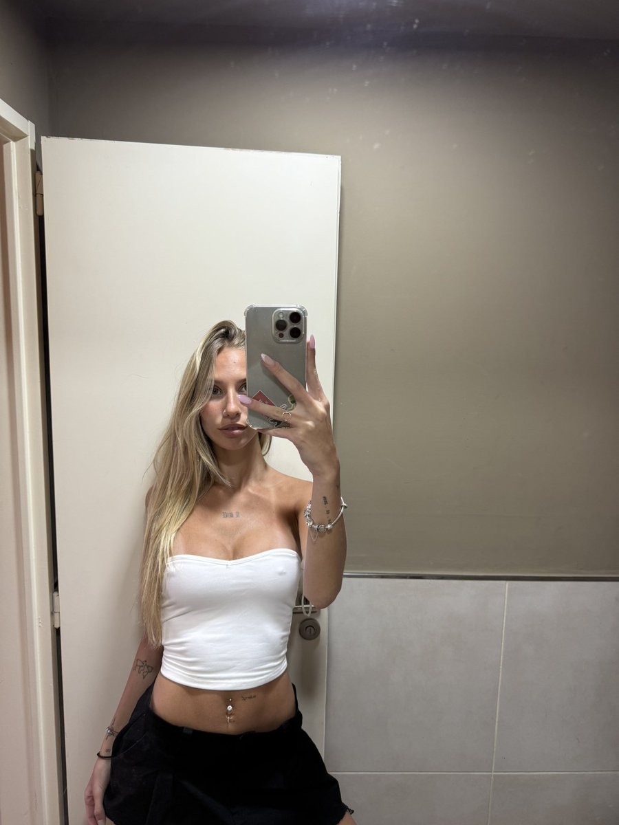 ninainspo's tweet photo. So boring without a second person to kiss haha
Any volunteers? 🇺🇸 https://t.co/v9v6n9BlhK