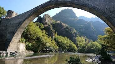 w1qRzns6NiIMv9e's tweet photo. ΗΡΩ(ερμηνεύτρια):"Αν δεν έχετε ταξιδέψει στην ακριτική Ήπειρο με τα απίστευτα βουνά,τα δάση από έλατα,αν δεν είδατε αυτή την ομορφιά που σε κάνει Άνθρωπο να ξέρετε την χάσατε μια για πάντα.Η περιοχή της Κόνιτσας καίγεται και αυτή και το ελατόδασος...δεν είναι μια κανονική πυρκαγιά,είναι έγκλημα που δεν διορθώνεται αλλά είμαστε εθισμένοι σε εγκλήματα που δεν διορθώνονται.Κοιμηθείτε ήσυχα.Με"πολιτική σταθερότητα"!!
👇👇
