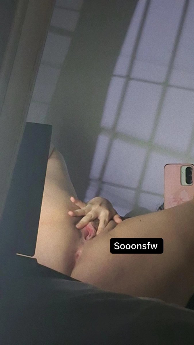 Sooonsfw's tweet photo. Some photos for today, what do you think of my holes? Would you like to try them? #nsfw #nsfwtwt #goonette #goon #feet https://t.co/JHqZW4HRQ2