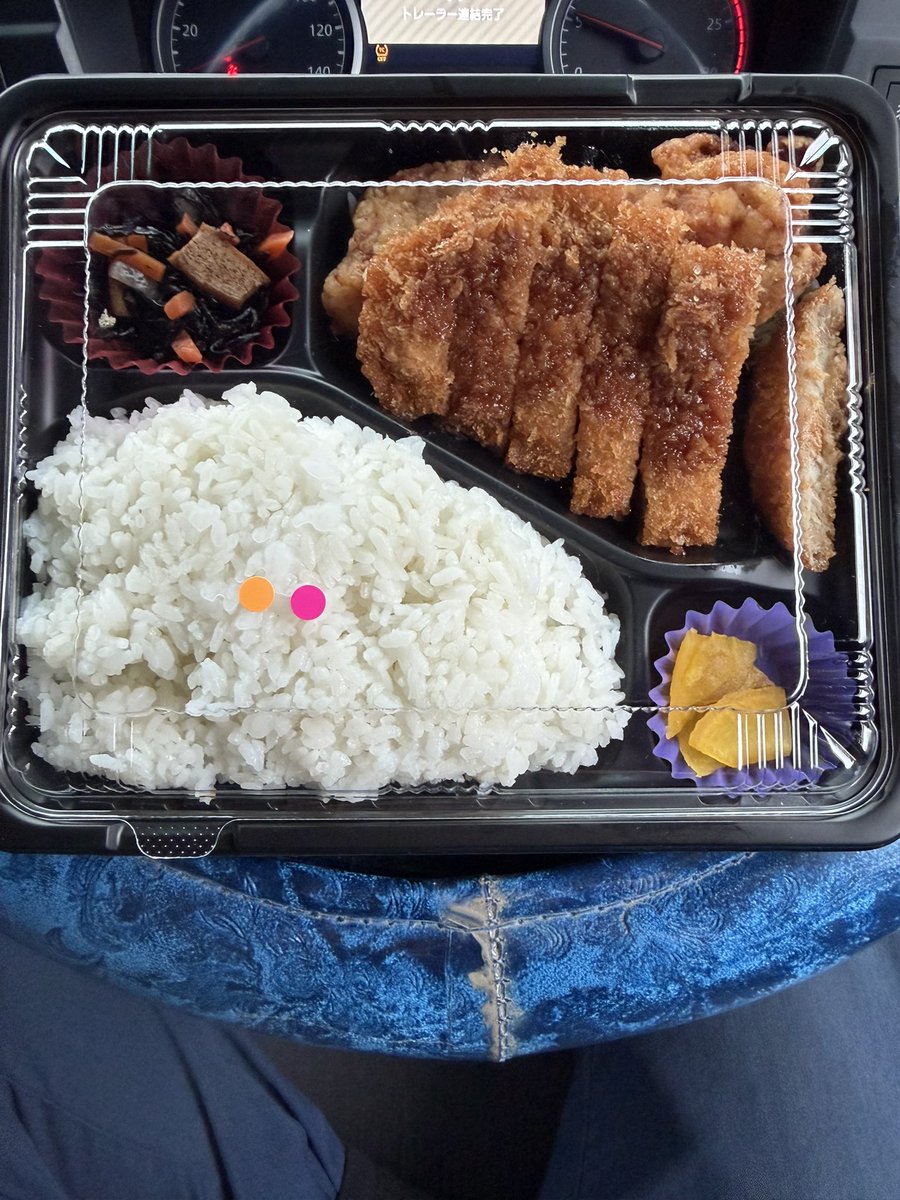 bearkuma0613's tweet photo. やっと昼飯にこぎつけた🤣
でも、荷卸し中に食べるけん全然ゆっくり食えんけど🤣 https://t.co/DXHqvwt1r1