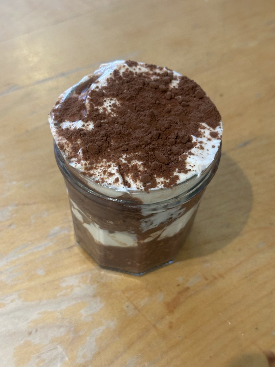 yourhomunculus's tweet photo. Made tiramisu overnight oats cause the recipe said it was 317 kcal. When I calculated it myself it was 587 kcal. https://t.co/h4lLhhXSWz