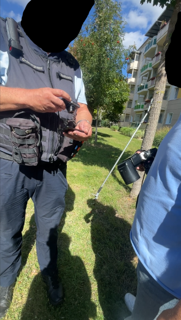 ver_dju_sat's tweet photo. #md0609 #magdeburg #ltwlsa Körperlicher Angriff auf Journalisten durch Mitarbeiter des Ordnungsamtes: Journalisten dokumentieren die Entfernung von Wahlplakaten. Ein Ordnungsamt-Mitarbeiter konfrontiert die Journalisten mit unsachlichem, drohendem Verhalten sowie https://t.co/M6MRRSCbQm