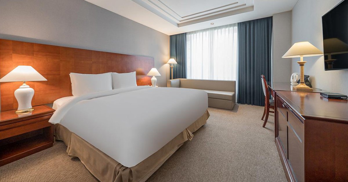 WebBedsAPAC's tweet photo. A Seoul landmark since 1972, Koreana Hotel puts guests in the heart of Gwanghwamun with easy access to business hubs, cultural landmarks and vibrant city experiences. Enjoy Preferred Rates + 2X Rewards Points when you book now → https://t.co/jsylDG6wcb https://t.co/BZrX3yNTMo
