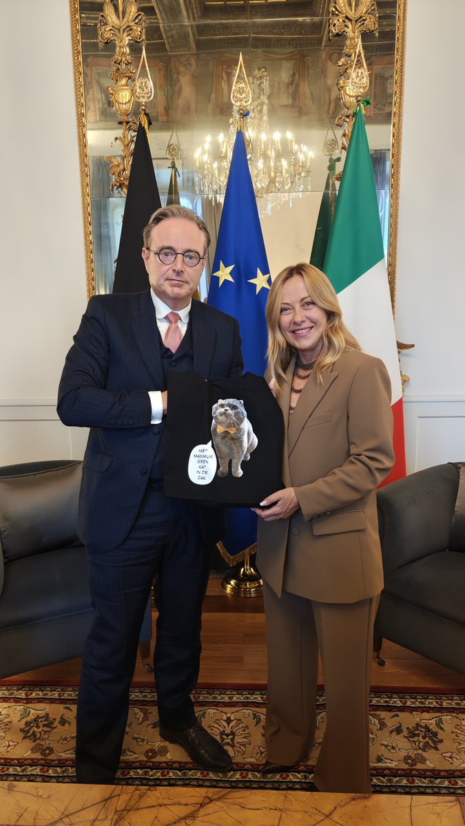 PascalHeyman's tweet photo. 🇧🇪 PM @Bart_DeWever on a visit to 🇮🇹 counterpart @GiorgiaMeloni in Rome. Bilateral cooperation is excellent. Talks focused on regaining control over migration, fighting organized crime,  economic competitiveness, energy supply, defense and international security. https://t.co/gtu1LNLsnf