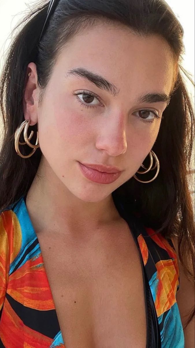 yslgirlx's tweet photo. Dua lipa https://t.co/5ybHckNILl