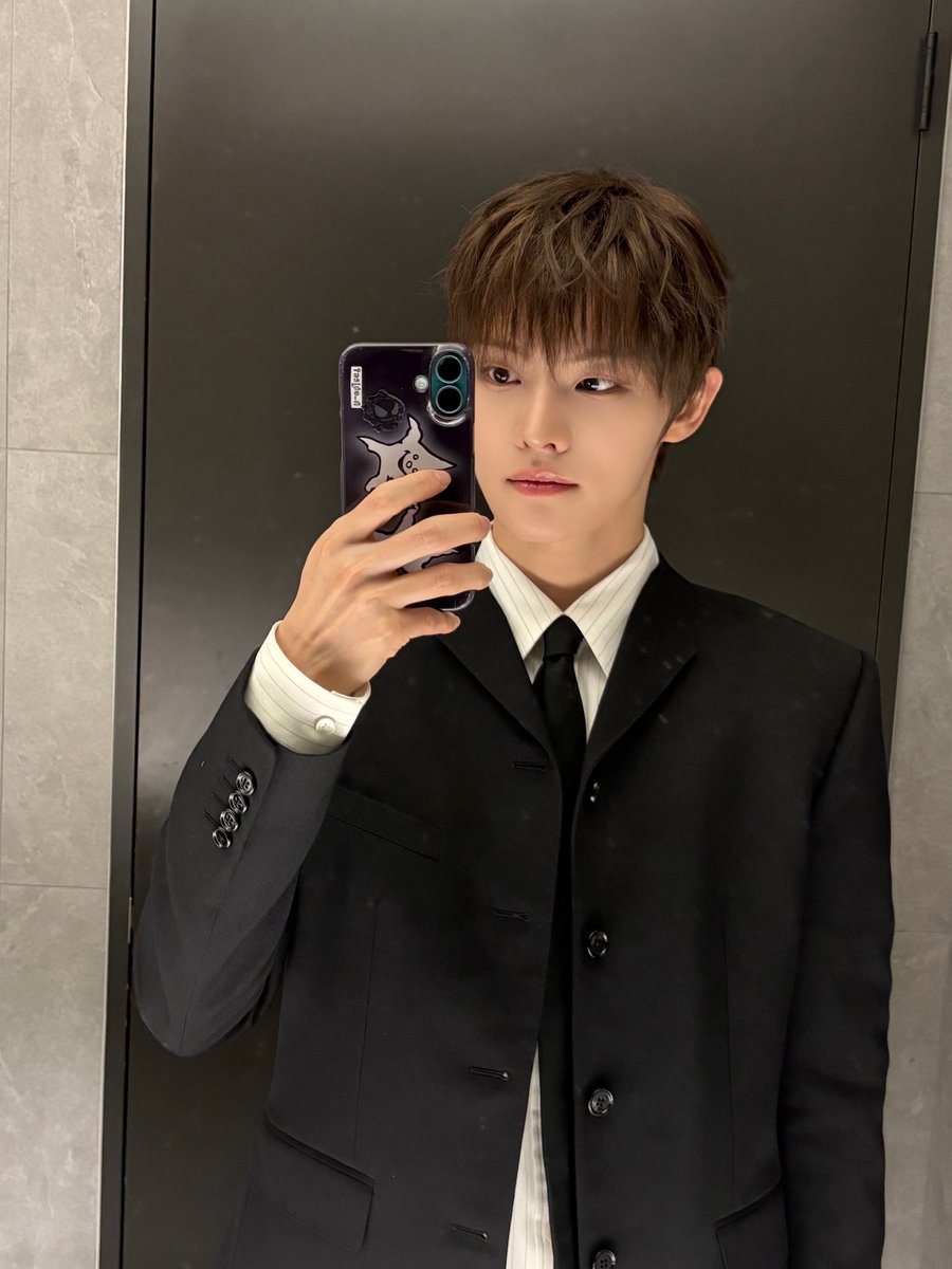 CYE_MEMBERS7's tweet photo. 기상캐스터 전민욱이었습니다

#전민욱 #JEONMINWOOK 
#CLOSEYOUREYES #클로즈유어아이즈
#CYE #클유아 https://t.co/XavE8tZUkB