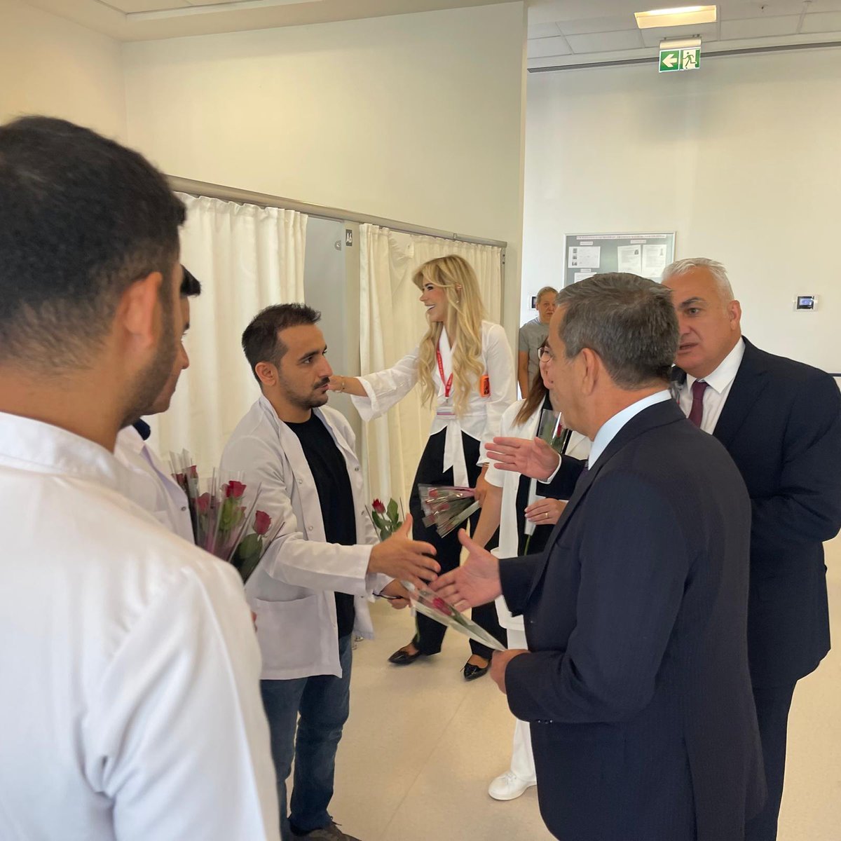 OnderKahveci's tweet photo. 8 Eylül Dünya Fizyoterapistler Günü vesilesiyle Bilkent Şehir Hastanesi Fizik Tedavi ve Rehabilitasyon Hastanesi’ni ziyaret ederek değerli fizyoterapistlerimizin gününü kutladık.

Fedakârca yürüttükleri çalışmalar için teşekkür ediyor, tüm fizyoterapistlerimize çalışma hayatlarında kolaylıklar diliyorum.