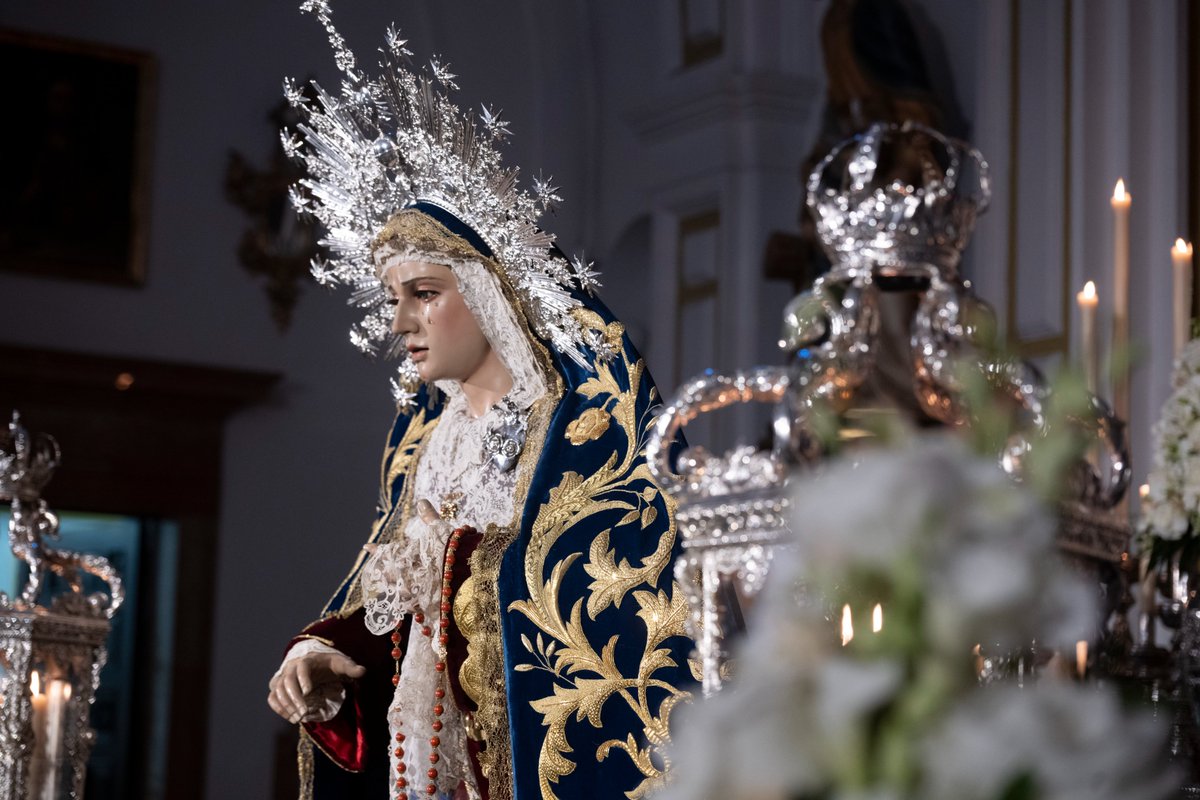 HdadMision's tweet photo. Hoy celebramos la Natividad de la Santísima Virgen María, aurora de la salvación y esperanza del mundo.

En esta fiesta volvemos nuestra mirada a Nuestra Señora del Amparo, pidiéndole que nos cubra siempre con su manto y nos conduzca hasta su Hijo.

María, Amparo nuestro, ruega por nosotros. 💙

📸 @manueljrrechi 

#LaMisión2026