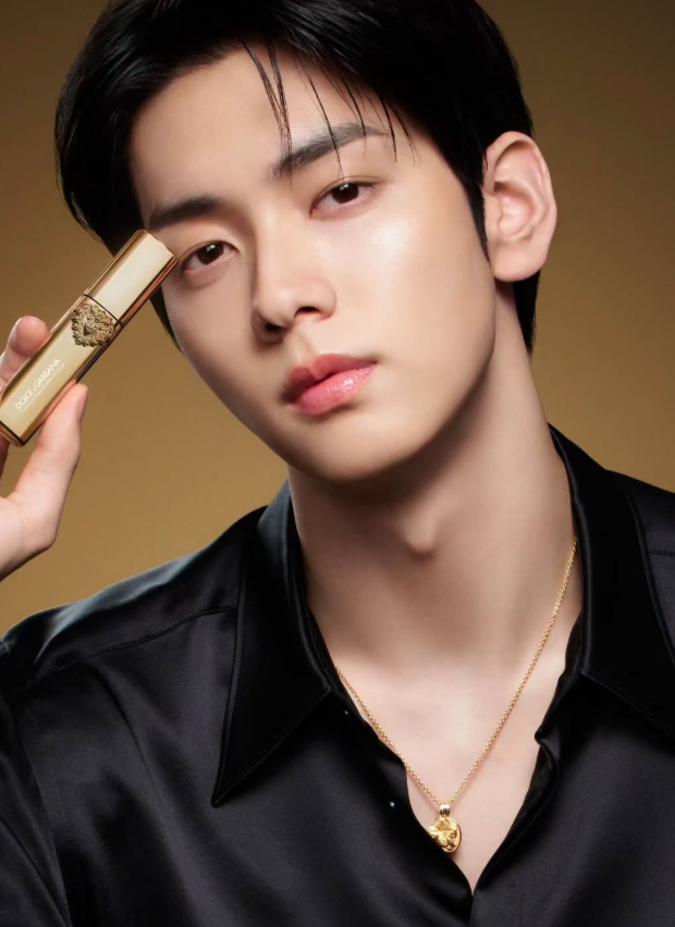 AboutMusicYT's tweet photo. TXT's Soobin becomes the new Global Brand Ambassador for Dolce &amp; Gabbana. https://t.co/8aELvLNvbx