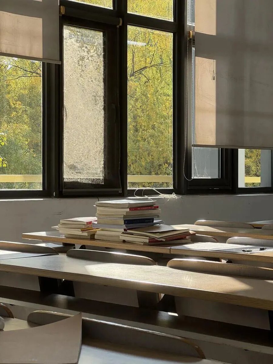Kararsz06's tweet photo. New semester is here! Fresh notebooks, new goals, and ready to crush every small win ahead. Let’s make this term our best one yet https://t.co/ztwth0totE