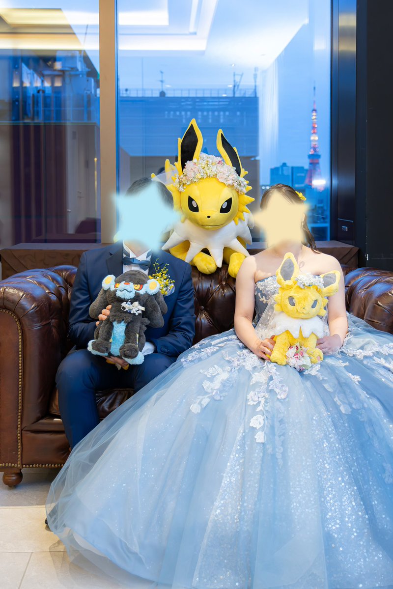 135sky's tweet photo. ポケモン結婚式。海外で記事にされたのは良いけど、「任天堂に訴訟だ！」「こいつらを消せ！」と海外から沢山リプがきて悲しい気持ちにもなったよ。ちゃんと著作権料支払ってるしポケモン公式だから安心して！非公式じゃないよ！親も喜んでたよ！そんなことより綺麗な画像きたから見て😊 https://t.co/VrSwaEimFz