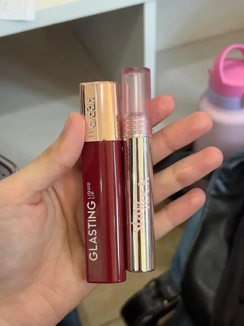 outfitkyut's tweet photo. COMBO INI LAYAK VIRAL TERUS😭💋

modal 2 shade doang, hasil ombre-nya cantik bgt bikin bibir fresh dan manis❤️‍🔥
wajib coba buat yang suka look natural sehari-hari🫶🏻 https://t.co/QqmDvegxII