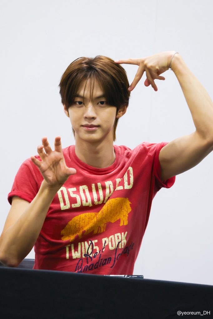 yeoreum_DH's tweet photo. 260908 プレミアムサイン会 大阪

아기늑대

#TWS #투어스 #도훈 https://t.co/6AuoZW8KDI
