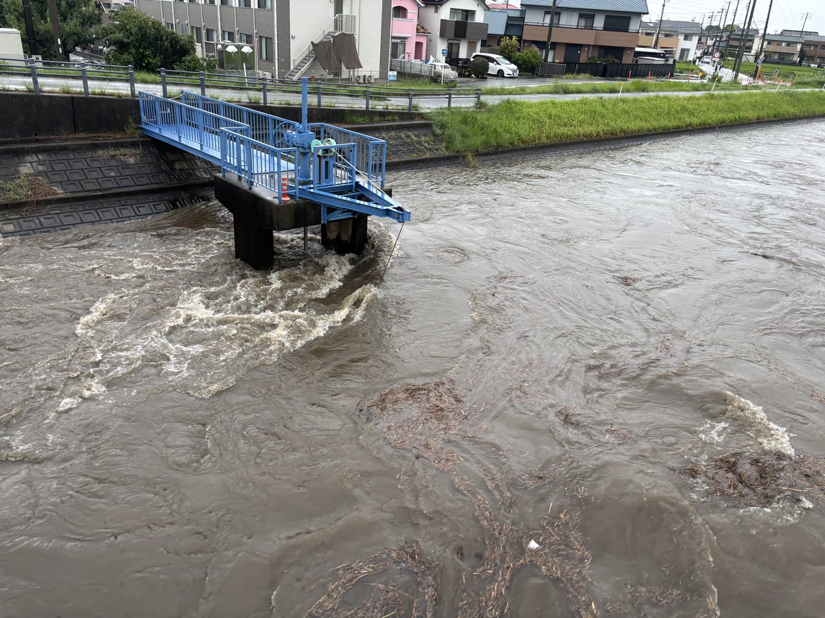 IPstage's tweet photo. 豊山町を流れる大山川がえらい事に
なってます。 https://t.co/wciXLj1dc3