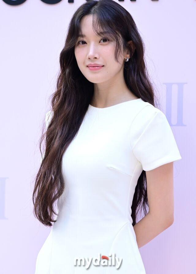 KoreanUpdates's tweet photo. #MunKayoung reportedly will lead tvN <Seorabeol Knife>, reuniting with #ChaEunwoo. Mun will play the role as Princess Deokyeong, a pure royal blood who dreams of becoming Silla's first queen and has best sense in fragrance, aesthetics, calligraphy, and painting.

Directed by JangTaeyu (Bon Appetit Your Majesty) and written by KimJiyoung,

https://t.co/x8k3BuCXmd
#KoreanUpdates VF