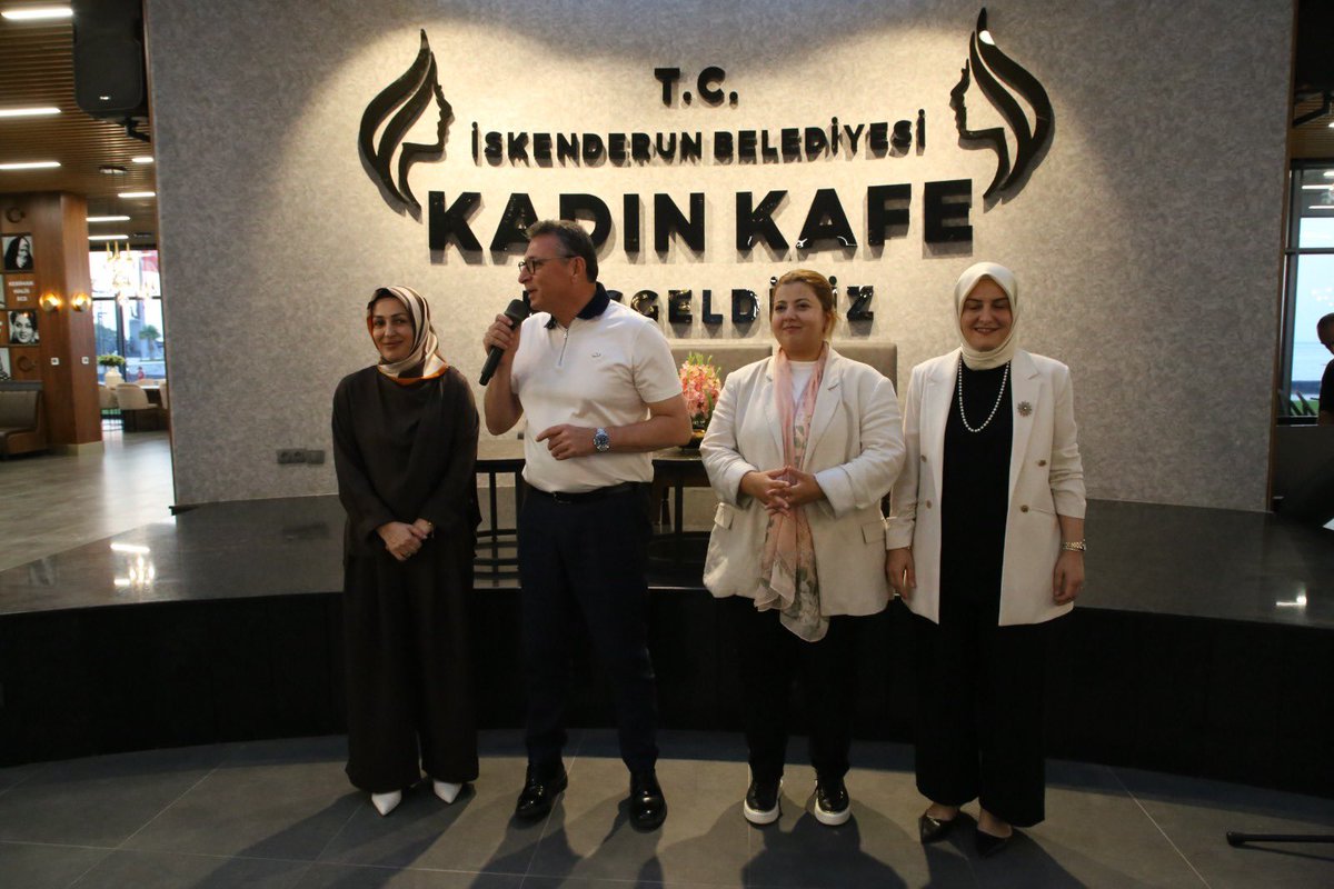 avfatmagulcalim's tweet photo. 📍İskenderun

Kadın Kafe’mizdeki ilk programımızı; gönüllere dokunan, emeği ve dayanışmayı büyüten buluşmamızı gerçekleştirdik.

İskenderun Belediye Başkanımız Sn Mehmet DÖNMEZ, kıymetli eşi Sn Neslihan DÖNMEZ ve İlçe Kadın Kolları Başkanımız Zeynep SOYLU ile birlikte kıymetli kadınlarımızla bir araya geldik.

Kadının emeğine değer, sözlerine güç, yarınlarına umut olmak için hep birlikteyiz.

Türkiye’nin en güzel Kadın Kafesini İskender’unumuza, Hatay’ımıza kazandıran Belediye Başkanımız Sn @mehmetdonmezbb e teşekkür ediyorum.