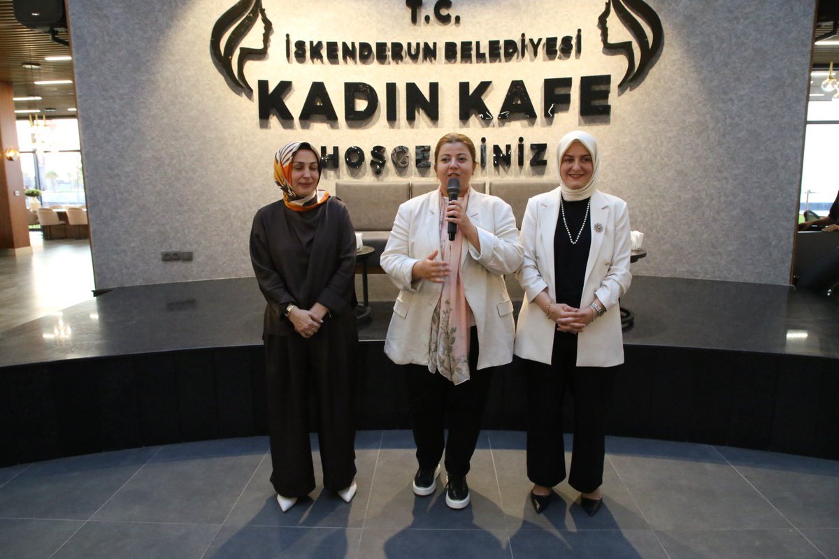 avfatmagulcalim's tweet photo. 📍İskenderun

Kadın Kafe’mizdeki ilk programımızı; gönüllere dokunan, emeği ve dayanışmayı büyüten buluşmamızı gerçekleştirdik.

İskenderun Belediye Başkanımız Sn Mehmet DÖNMEZ, kıymetli eşi Sn Neslihan DÖNMEZ ve İlçe Kadın Kolları Başkanımız Zeynep SOYLU ile birlikte kıymetli kadınlarımızla bir araya geldik.

Kadının emeğine değer, sözlerine güç, yarınlarına umut olmak için hep birlikteyiz.

Türkiye’nin en güzel Kadın Kafesini İskender’unumuza, Hatay’ımıza kazandıran Belediye Başkanımız Sn @mehmetdonmezbb e teşekkür ediyorum.