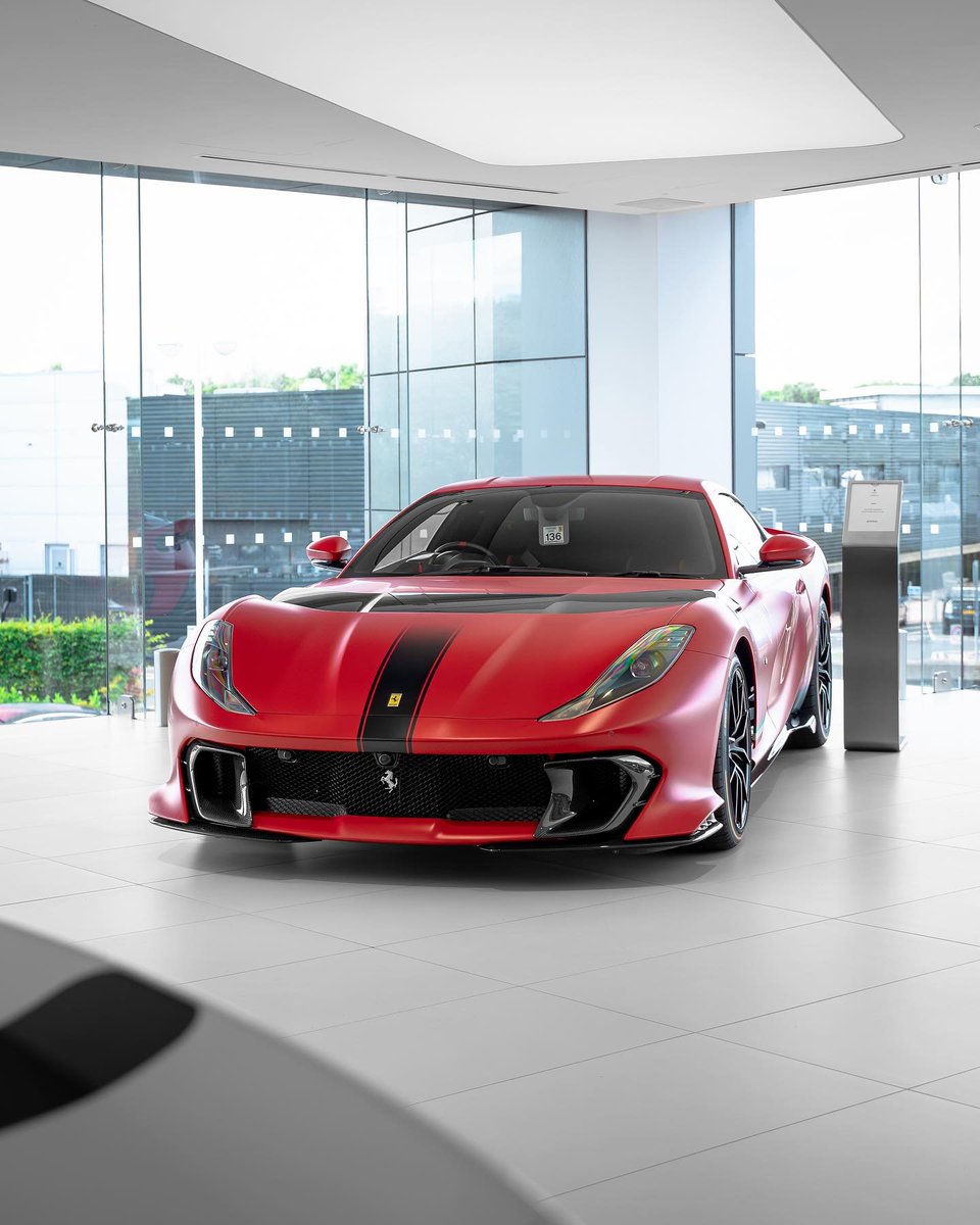 TorqueSociety's tweet photo. Ferrari 812 Competizione 🇮🇹 V12 6.5L atmosférico, 830 CV, 692 Nm y un espectacular corte a 9.500 rpm. Tracción trasera, 0–100 km/h en 2,85 s y 340 km/h. Uno de los Ferrari V12 más extremos jamás creados.

#Ferrari #812Competizione #V12 #Bogotá #Medellín #Barranquilla #Ibagué https://t.co/VIJxcxyiVb