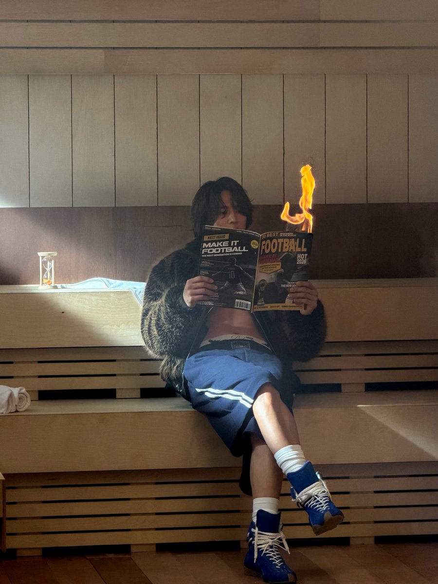 SHINee's tweet photo. 너와 날 둘러싼 공기.  

#MINHO #민호
#Makeithot #MINHO_Makeithot
#SHINee #샤이니 https://t.co/QcjRK2Uznm