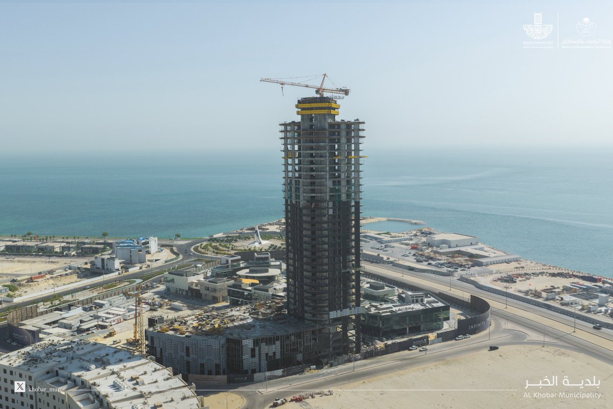 Khobar_mun's tweet photo. #بلدية_الخبر 

اجدان انفنيتي 
من أبرز المشاريع التنموية في مدينة #الخبر على مساحة تزيد عن 45.500م2 وتضم 3 ابراج بارتفاعات متفاوته تصل الى أكثر من 45 طابق ومنطقة تجارية ومطاعم ومقاهي عصرية بإطلالة مباشرة على البحر مما يساهم في خلق وجهة سياحية جديدة وتعزيز #جودة_الحياة في #الخبر 

#وزارة_البلديات_والإسكان
#أمانة_المنطقة_الشرقية